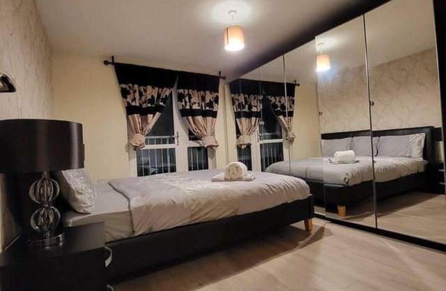 Lovely 4 Bedroom Home With Private Parking