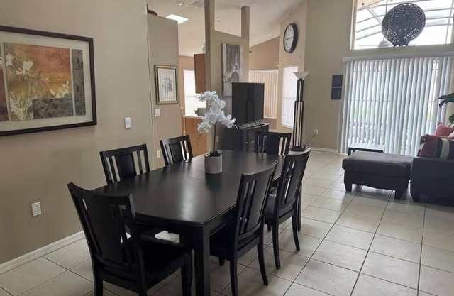 Lovely 4-bedroom house with pool and hot tub near Disney