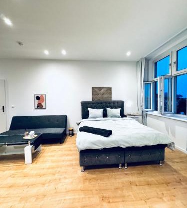 Lovely 4BR Apartment Near Kaufpark Alterlaa