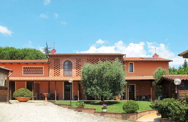 Lovely apartment for 7 guests with A/C, WIFI, pool, TV and patio