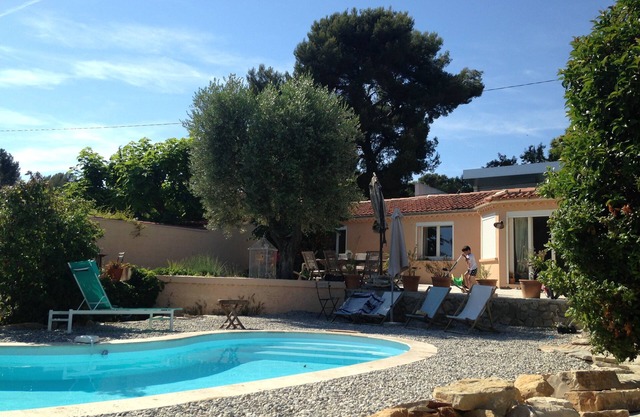 Lovely air-conditioned vacation home with swimming pool 3km from the sea.