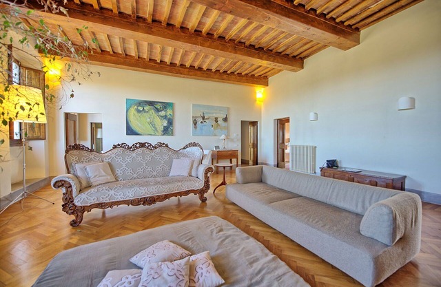 Lovely apartment with WIFI, TV, terrace, panoramic view and parking, close to San Gimignano