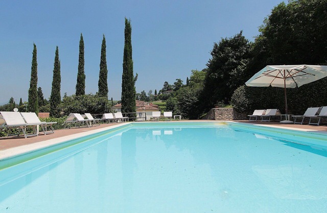 Lovely apartment for 5 people with pool, WIFI, A/C and TV, close to Verona