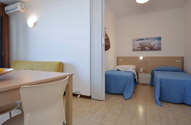 Lovely apartment for 4 guests with pool, A/C, TV, terrace, pets allowed and parking
