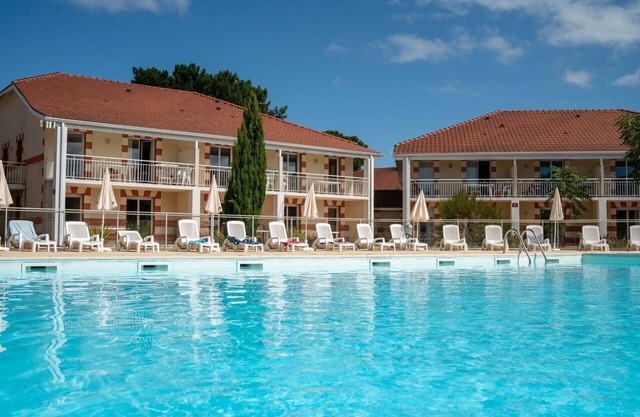 Lovely apartment for 6 guests with WIFI, pool, TV, terrace, pets allowed and parking
