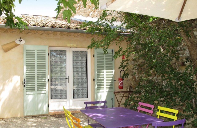 Lovely apartment in villa for 6 people with WIFI, pool, TV, terrace, panoramic view and parking