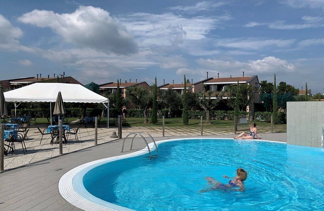 Lovely apartment for 2 guests with A/C, WIFI, pool, TV, balcony, pets allowed and parking
