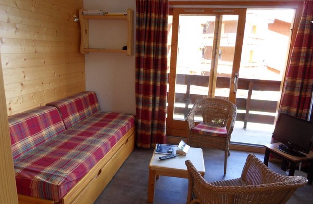 Lovely apartment in Méribel-Mottaret, 2 stars rated, at the foot of the slopes