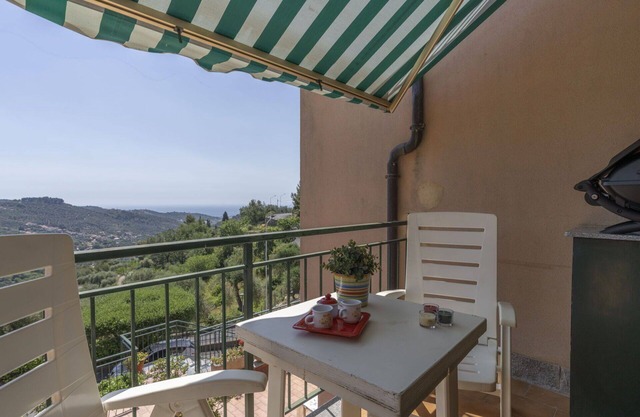 Lovely apartment for 3 guests with pool, WIFI, TV, patio and pets allowed