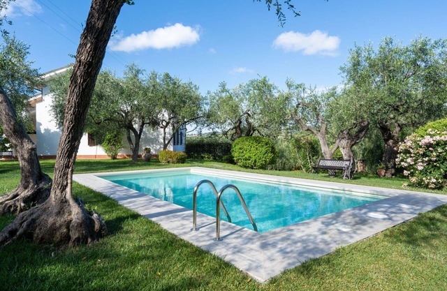Lovely apartment in villa with pool, A/C, WIFI, TV, patio, pets allowed, panoramic view and park.