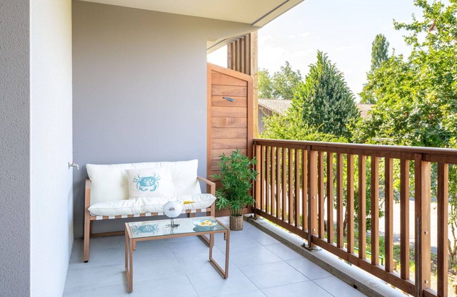 Lovely apartment for 4 guests with WIFI, A/C, TV, balcony, pets allowed and parking