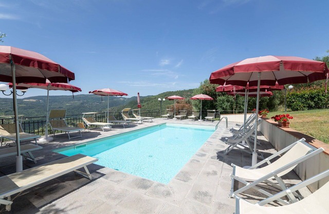 Lovely apartment for 4 people with pool, A/C, WIFI, TV, pets allowed, panoramic view and parking