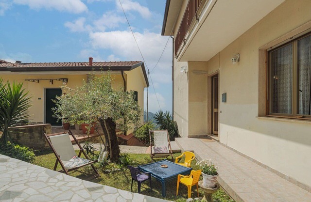 Lovely apartment for 6 guests with WIFI, TV, patio, pets allowed and parking