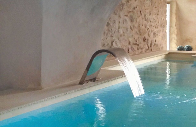 Lovely apartment for 4 people with WIFI, private pool, TV, patio and pets allowed