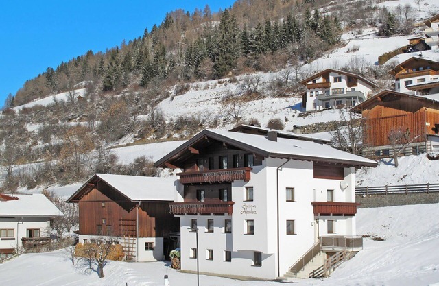 Lovely apartment for 2 guests with WIFI, TV, balcony and parking