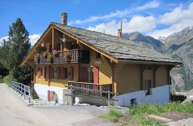 Lovely apartment for 4 people with WIFI, TV, patio and pets allowed