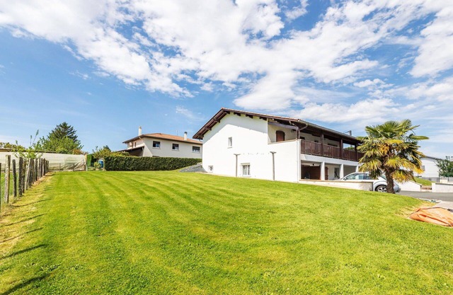 Lovely apartment for 4 guests with WIFI, TV, terrace and parking