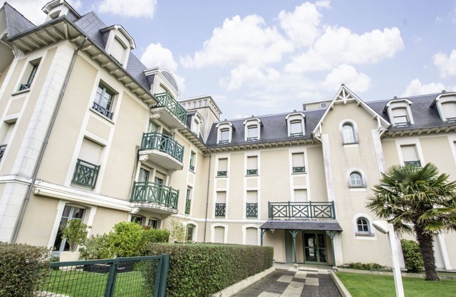 Lovely apartment for 4 people with WIFI, TV, patio, pets allowed and parking