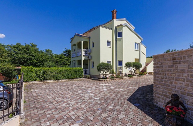 Lovely apartment for 4 people with WIFI, A/C, TV, terrace and parking
