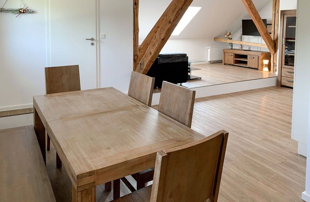 Lovely apartment for 5 guests with WIFI, TV, pets allowed and parking