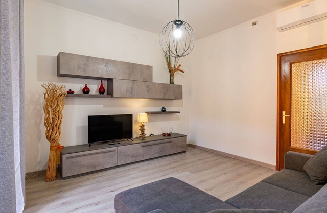 Lovely apartment for 5 guests with A/C, WIFI and balcony