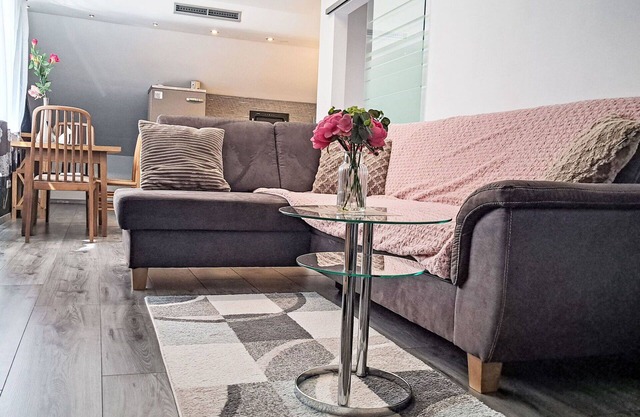 Lovely apartment for 2 people with WIFI, TV, pets allowed and parking