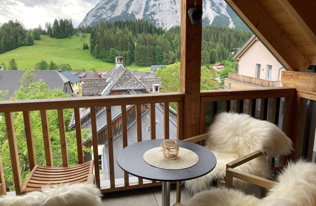 Lovely apartment for 4 guests with WIFI, TV, balcony and parking