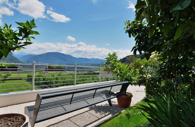 Lovely apartment for 2 guests with WIFI, pool, TV, patio and parking
