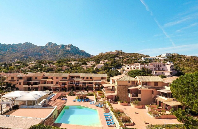 Lovely apartment for 4 people with A/C, pool, WIFI, TV, terrace and parking