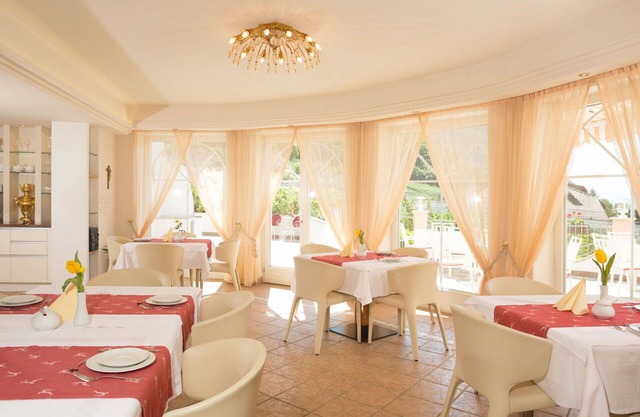 Lovely apartment for 3 guests with pool, WIFI, TV, terrace, pets allowed and parking