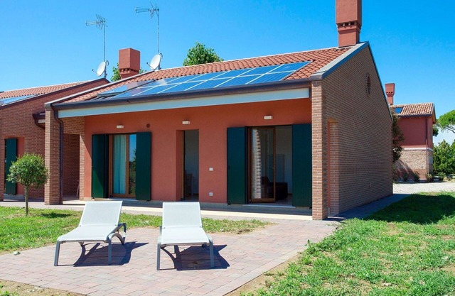 Lovely apartment for 8 guests with A/C, WIFI, TV, patio and parking