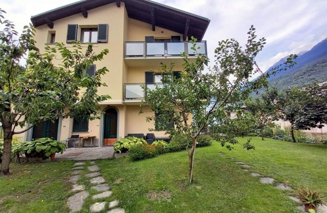Lovely apartment for 8 people with WIFI, TV, terrace and pets allowed