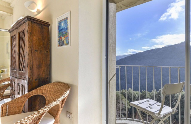Lovely apartment for 2 guests with A/C, WIFI, balcony, pets allowed and parking
