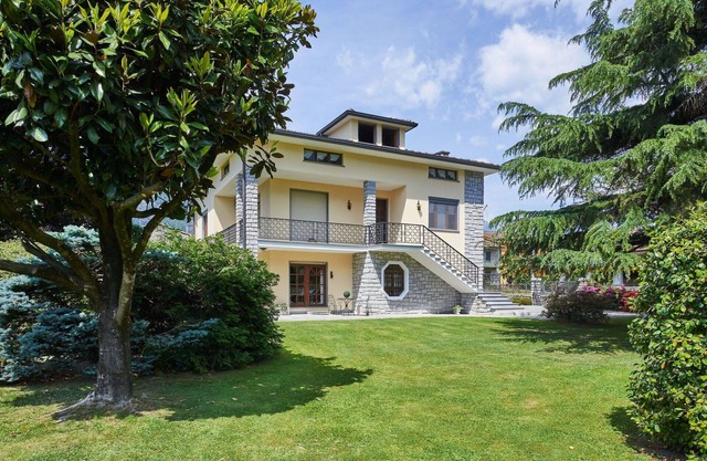 Lovely apartment for 5 people with WIFI, TV, patio and pets allowed