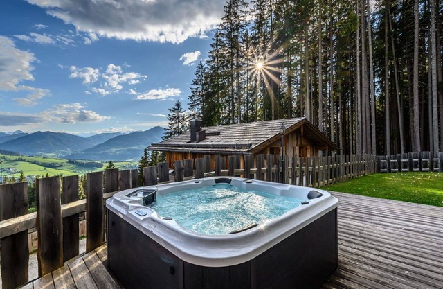 Lovely apartment in villa for 4 people with WIFI, TV, terrace, pets allowed and parking