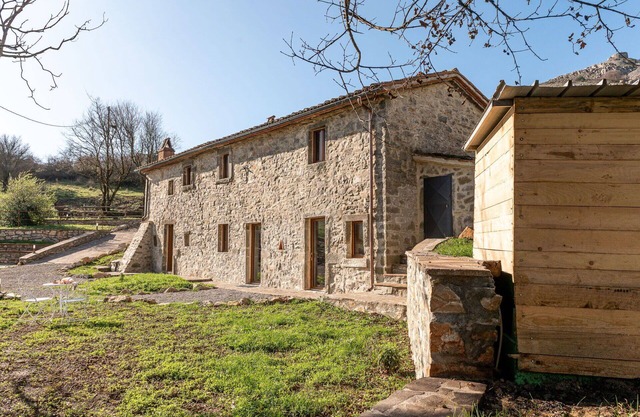 Lovely apartment in villa for 6 people with patio, pets allowed and panoramic view