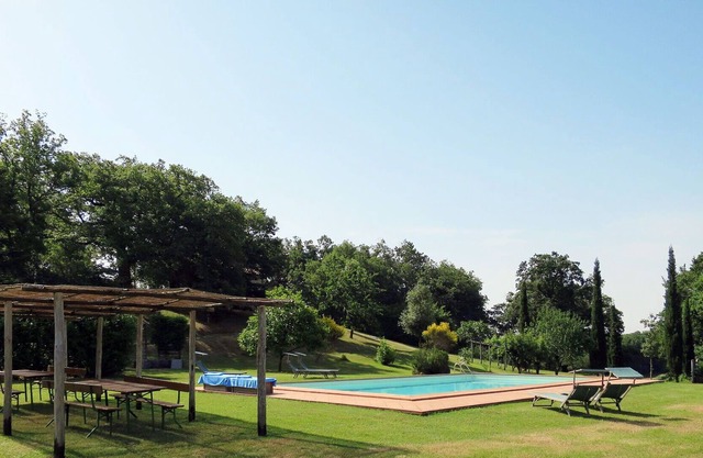 Lovely apartment in villa for 4 people with pool, WIFI, A/C, patio, pets allowed and parking