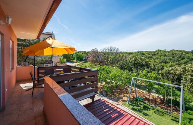 Lovely apartment in Kavran with WiFi