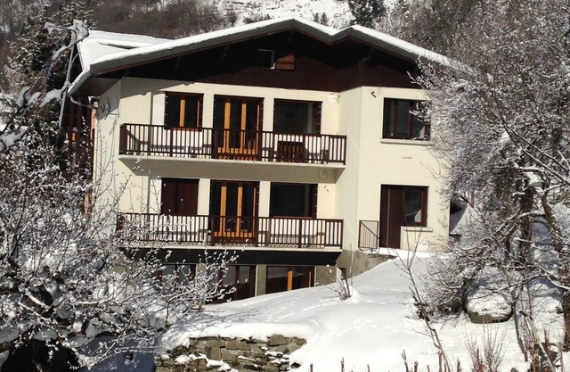 Lovely apartment in mountain house, sleeps up to 21.