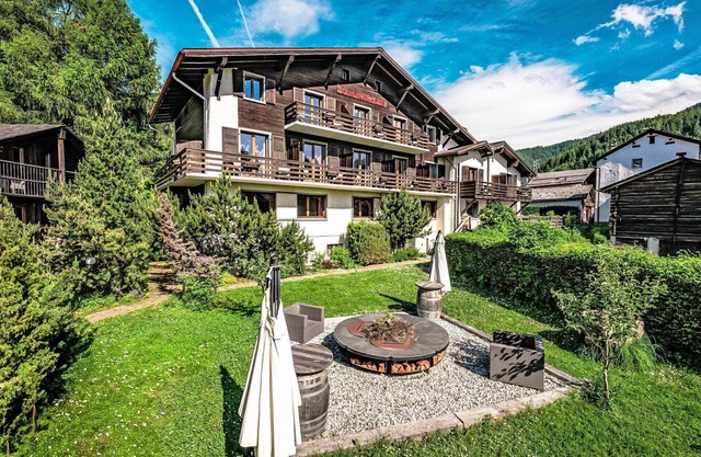 Lovely apartment in villa for 23 guests with hot tub, WIFI and terrace