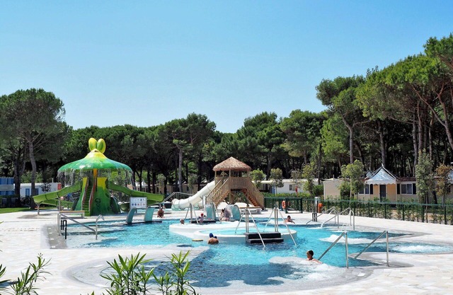 Lovely apartment in villa for 4 people with WIFI, A/C, pool, TV and patio