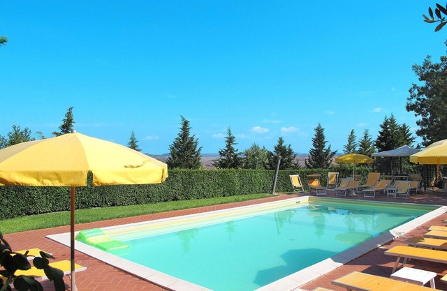 Lovely apartment in villa for 4 guests with pool, WIFI, TV, patio and parking
