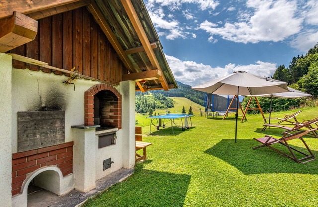 Lovely apartment in villa for 4 guests with WIFI, TV and patio