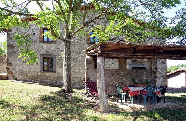 Lovely apartment in villa for 2 people with WIFI, pool, patio and parking