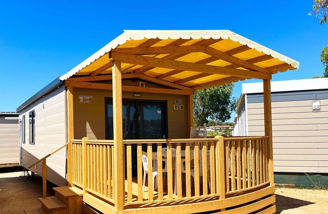 Lovely apartment in villa for 6 guests with pool, WIFI, A/C, TV, terrace and pets allowed