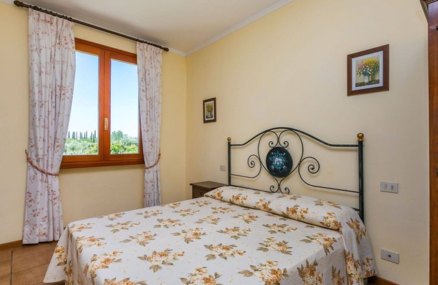 Lovely apartment for 2 guests with pool, A/C, WIFI, TV, pets allowed and parking