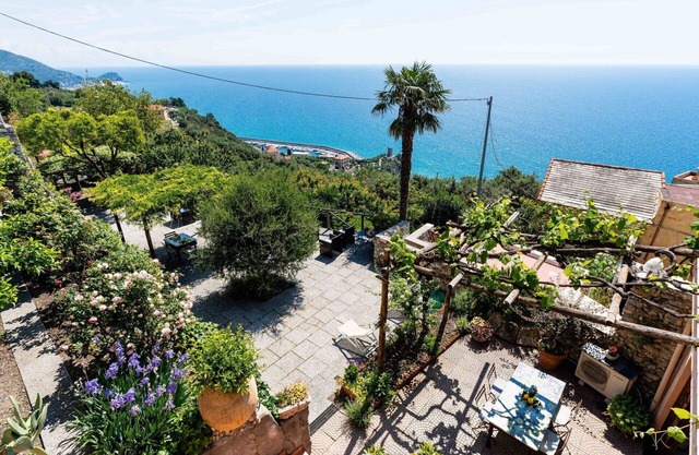 Lovely apartment for 5 people with A/C, WIFI, TV and patio