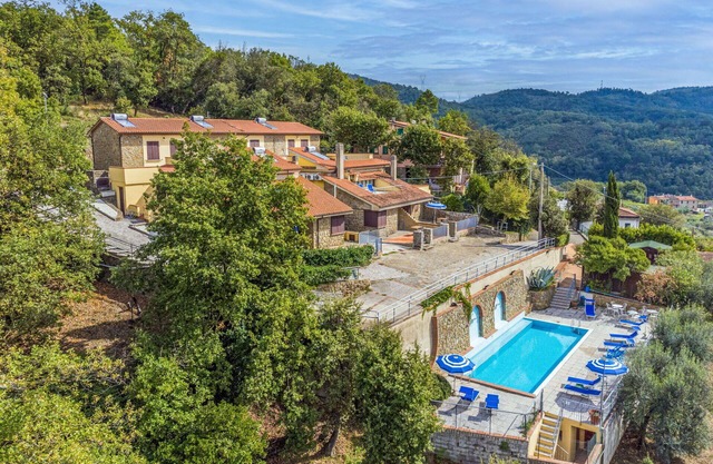 Lovely apartment for 4 people with WIFI, pool, balcony, pets allowed, panoramic view and parking