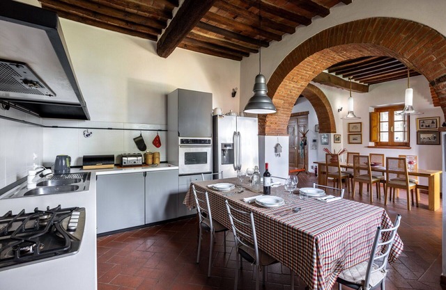 Lovely apartment in villa for 6 people with A/C, WIFI, TV and veranda, close to Montepulciano