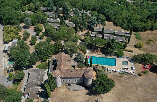 Lovely apartment with internet, pool, TV, terrace, pets allowed, panoramic view and parking